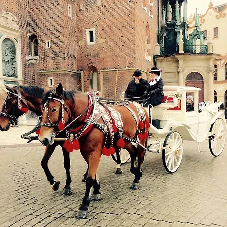 Main Market Square Апартаменты